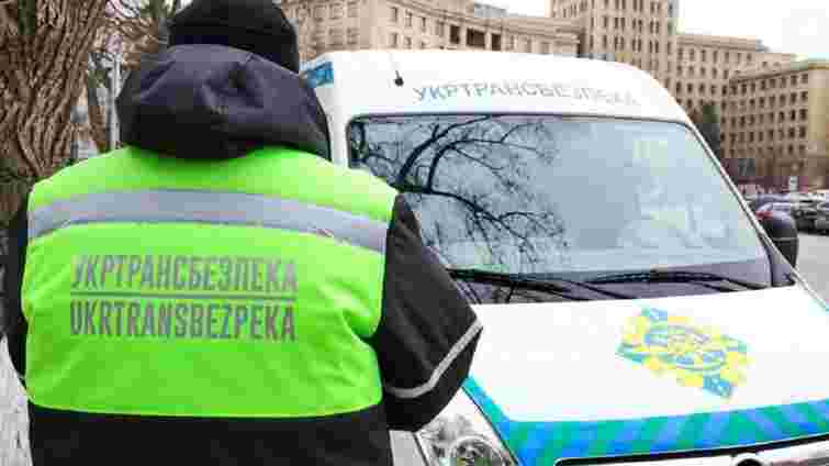 На Прикарпатті за щомісячні побори від водіїв оштрафували експосадовця «Укртрансбезпеки»