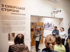 «Попросіть бабусю дістати з шухляди старі фото»