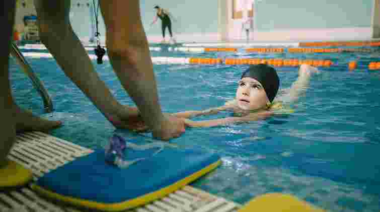 На осінніх канікулах львівські школярі можуть безкоштовно відвідувати басейни