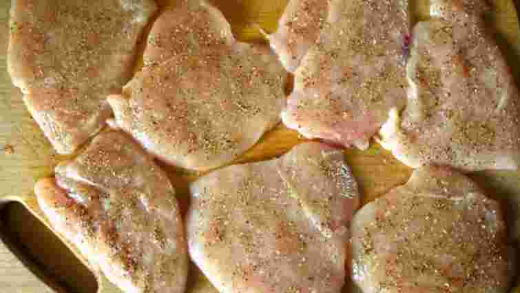 Борошно чи яйце: у що спочатку потрібно вмокнути відбивні