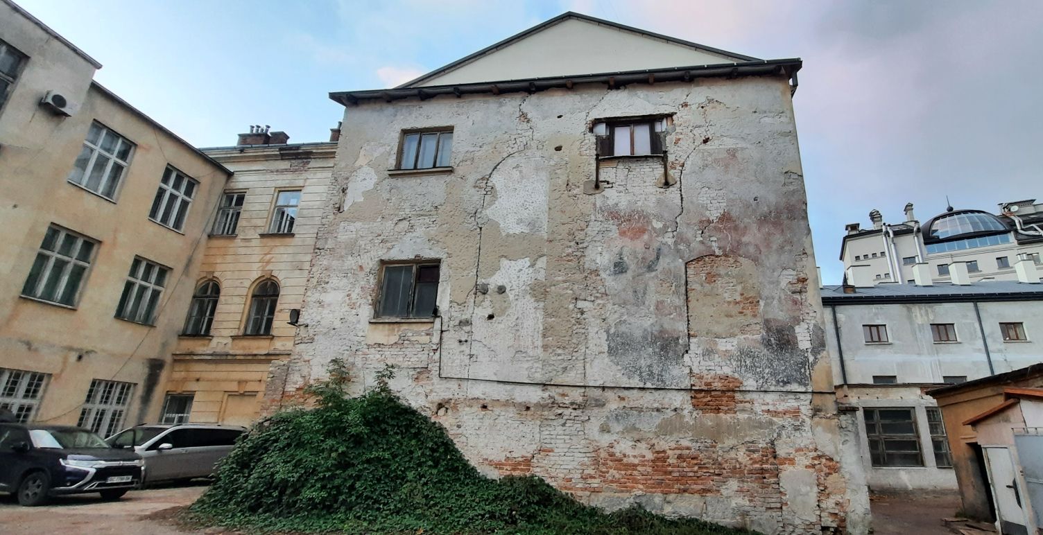 Залишки розписів костелу кармелітів (фото ZAXID.NET)