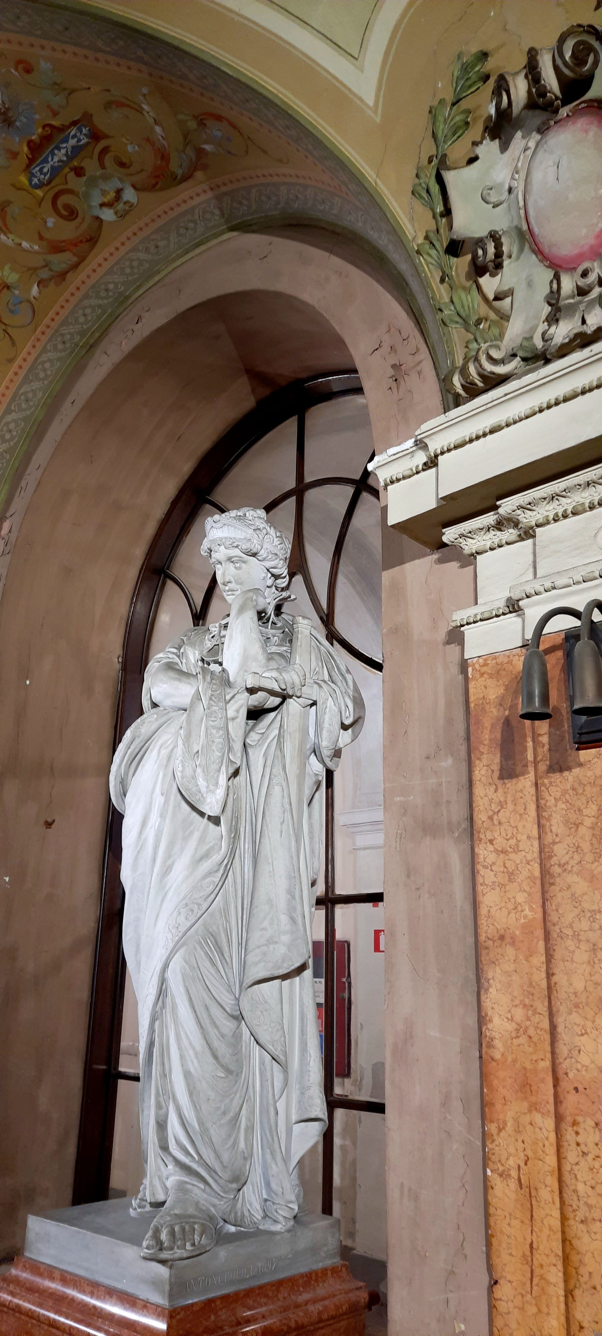 Скульптура Феміди (фото ZAXID.NET)