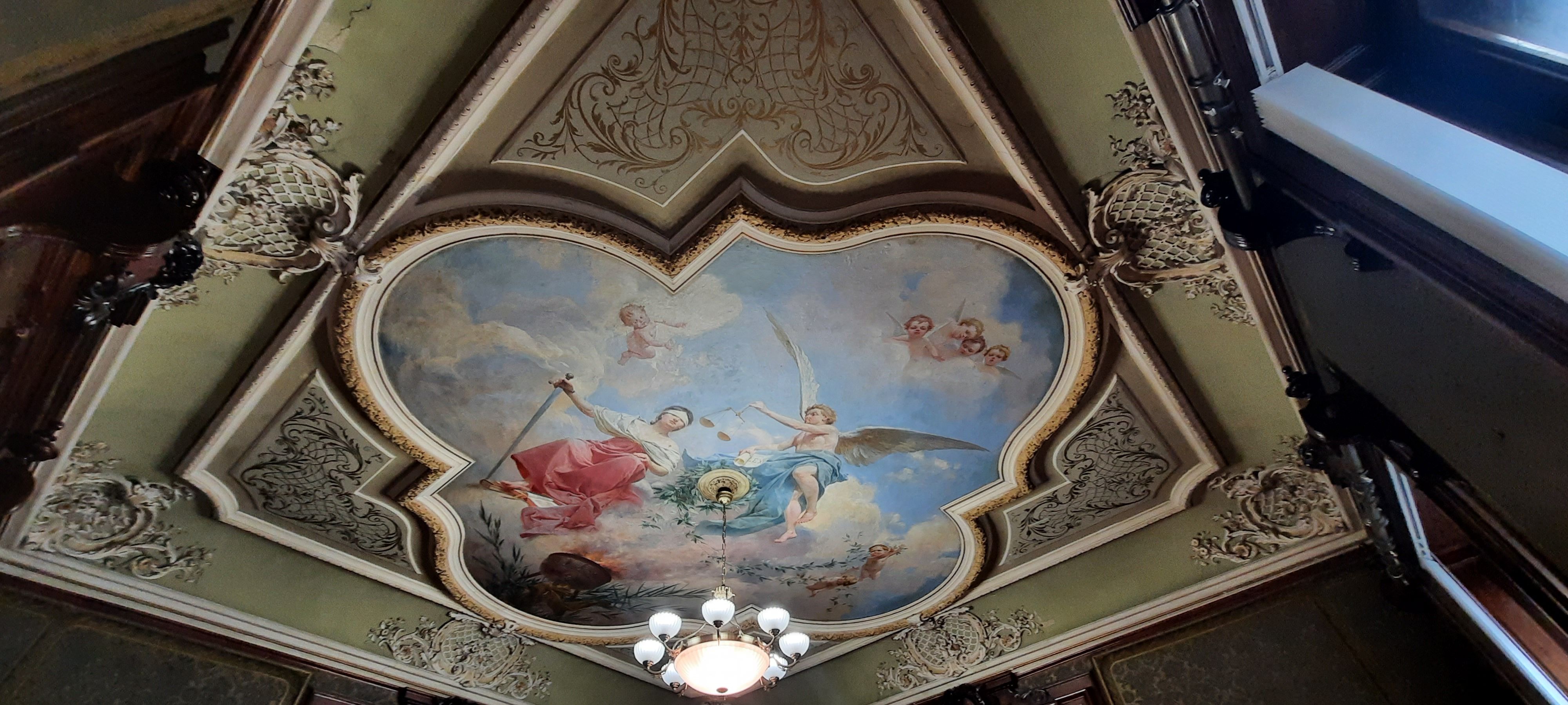 Розпис стелі зали засідань на другому поверсі, виконаний Тадеушем Попелем (фото ZAXID.NET)