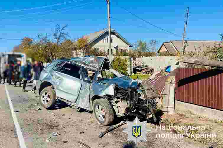 На Прикарпатті внаслідок зіткнення Hyundai з огорожею загинуло двоє людей