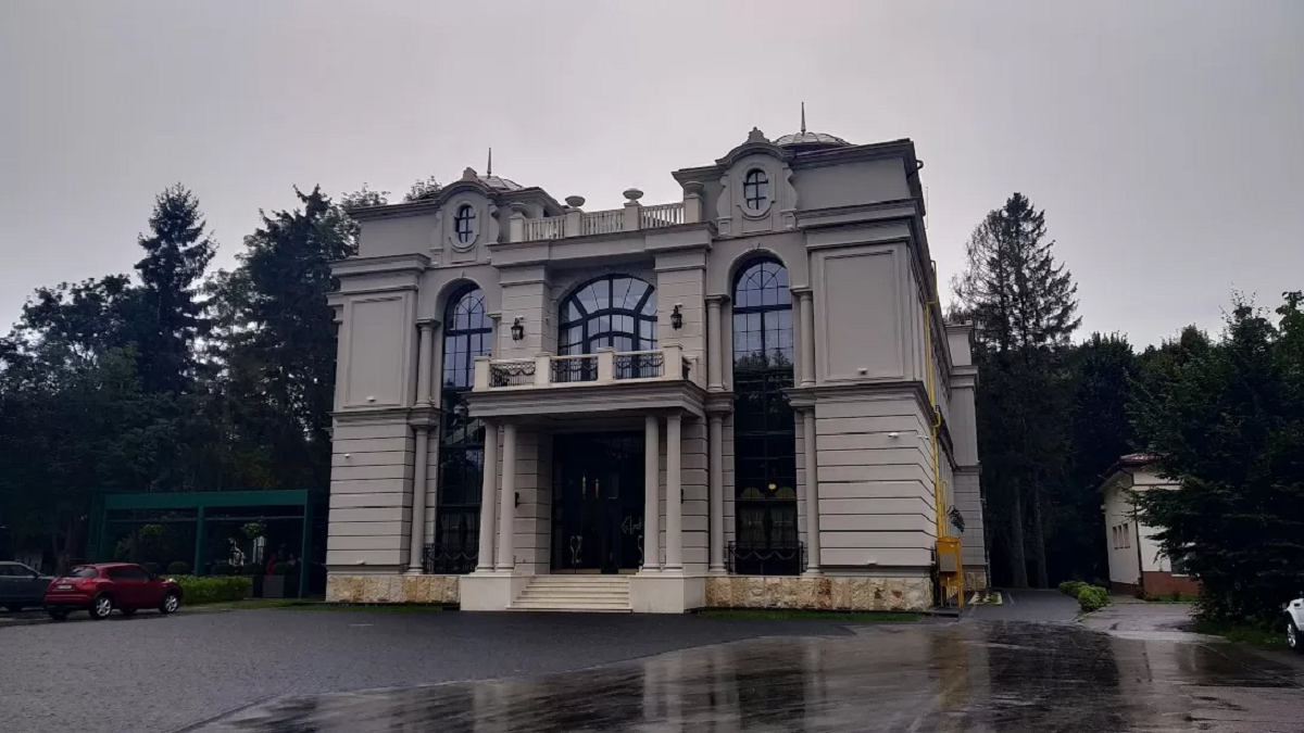 Скандальний експосадовець львівського БЕБ вирішив відсудити 1,3 млн грн зарплати