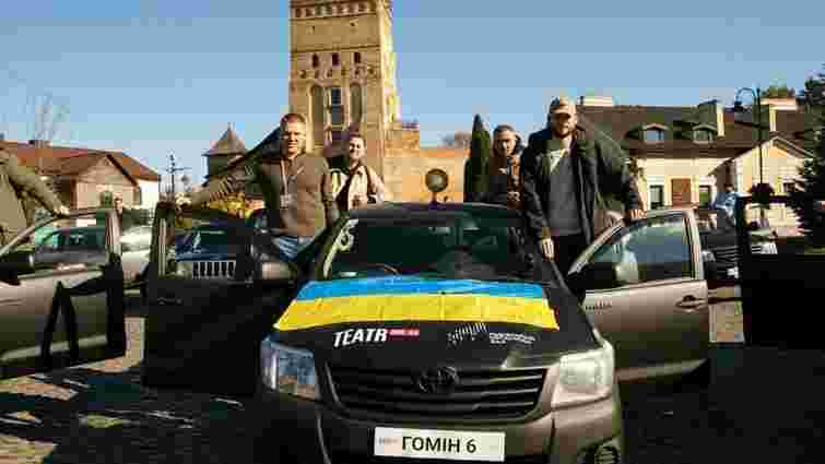 Муніципальний хор «Гомін» з партнерами передав 25 пікапів для ЗСУ