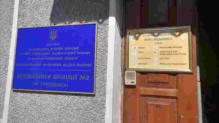 На Прикарпатті звільнили керівника і двох офіцерів поліції, які вимагали хабар в OnlyFans-моделі