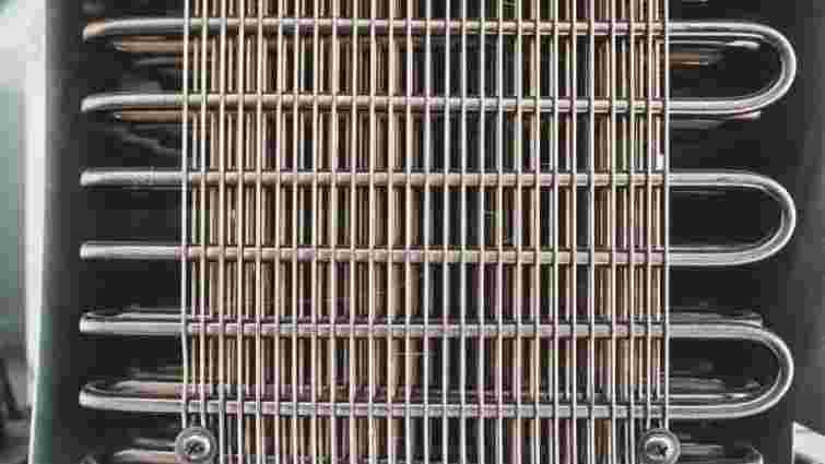 Перестане гудіти і перегріватися: як правильно почистити змійовики холодильника