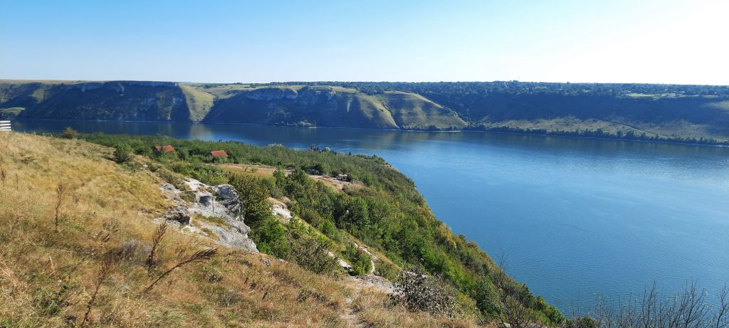 Краєвиди зі скелі на Бакотську затоку (фото ZAXID.NET)