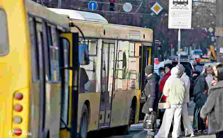 Година плюс чи мінус: як переведення годинників вплине на рух потягів і автобусів