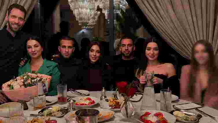 Сімʼю рівненської посадовиці Ліани Диновської повʼязують із продажем наркотичного кратому