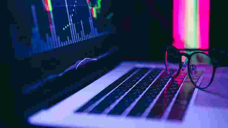 Українські акції та євробонди падають через відкладені переговори Трампа і Путіна