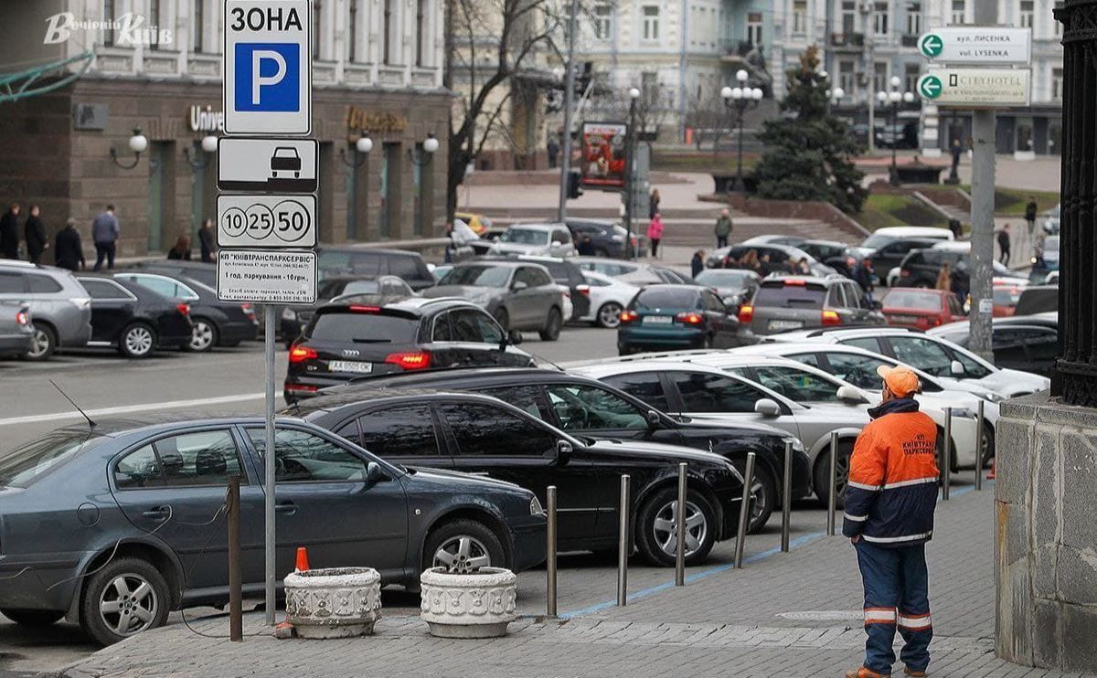 В Україні з’являться спеціальні паркомісця для батьків із дітьми до трьох років