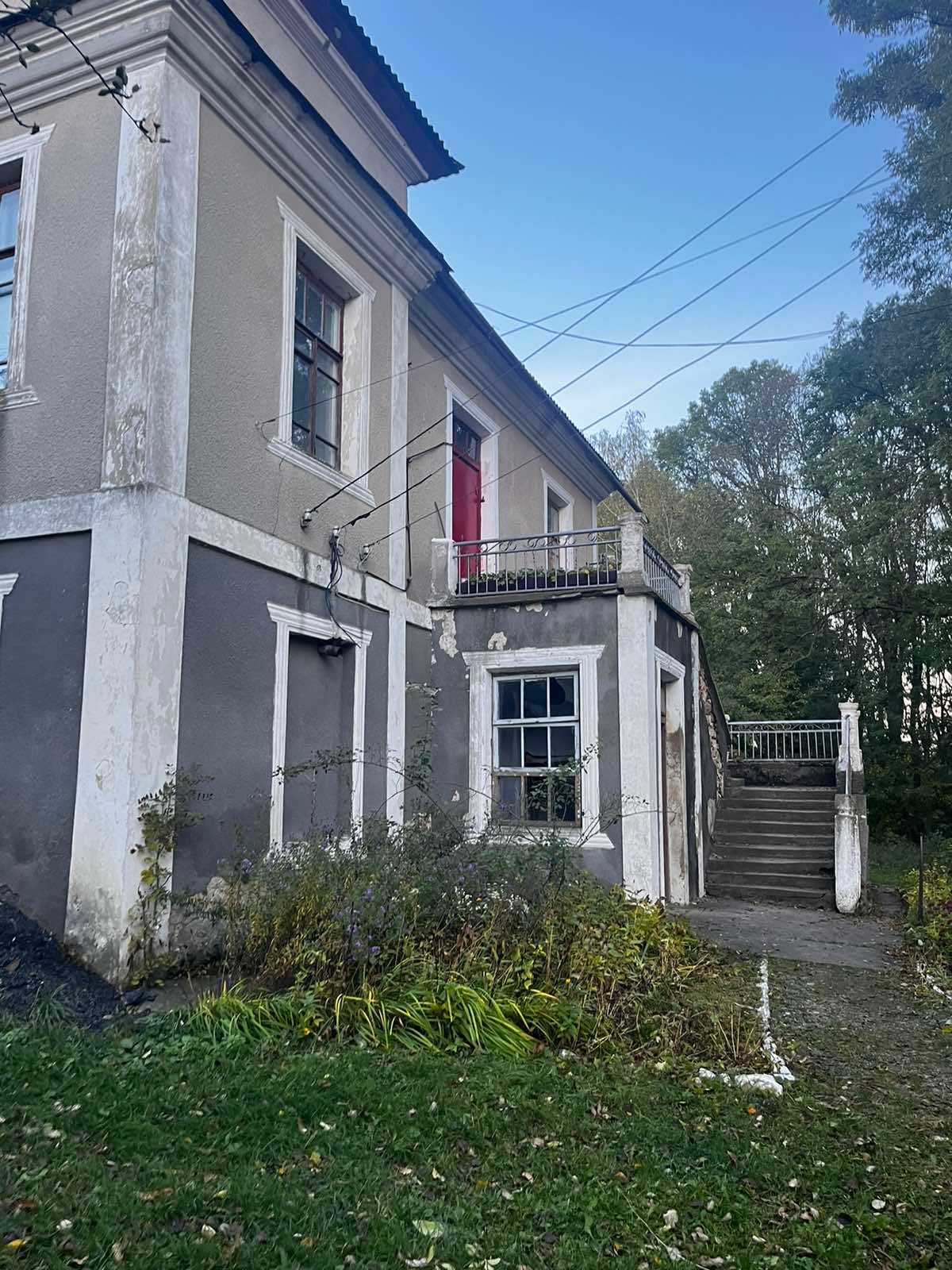 Сходи на другий поверх