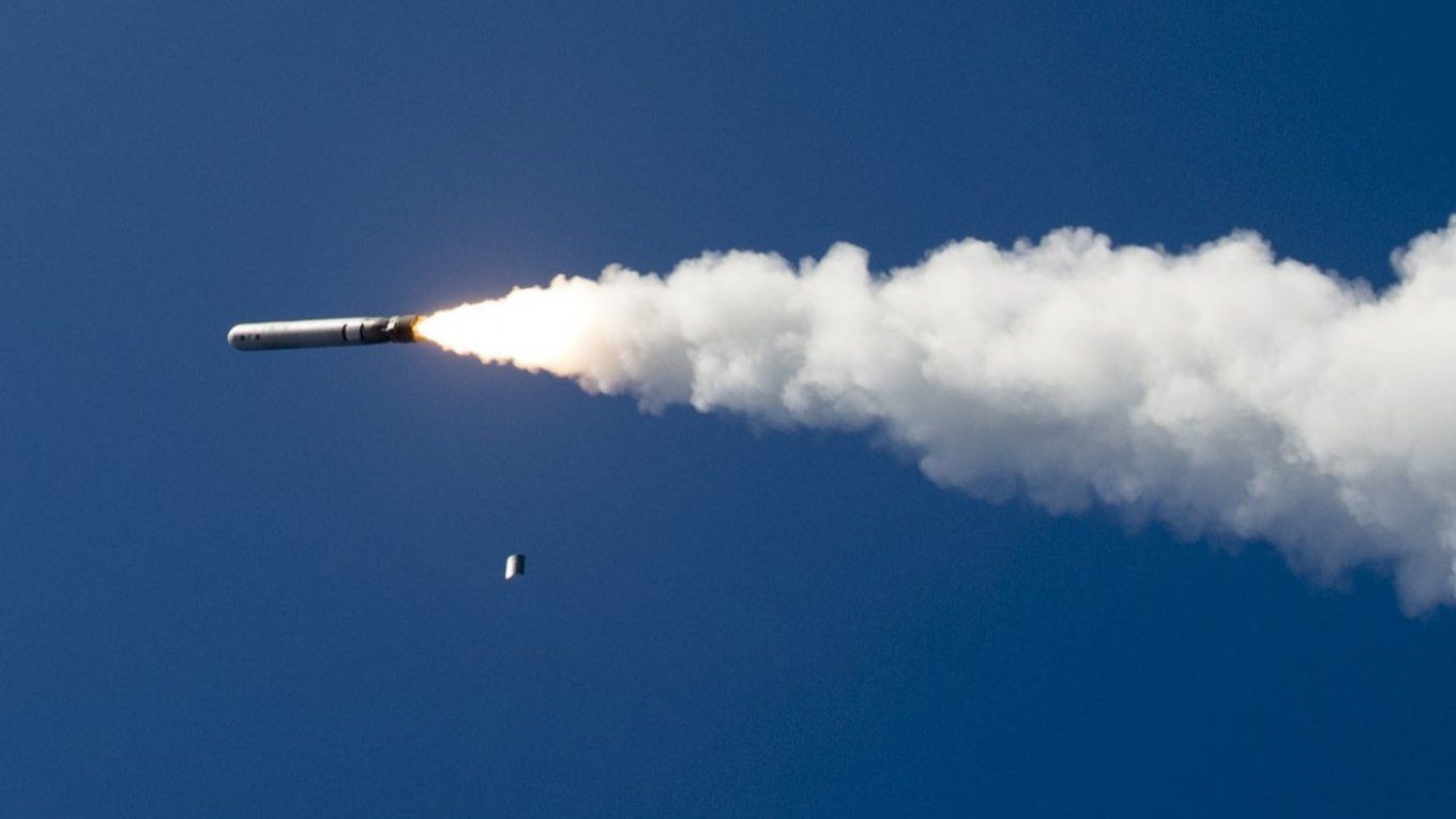 Ракета Tomahawk після запуску до розкриття крил (фото Defence Express)
