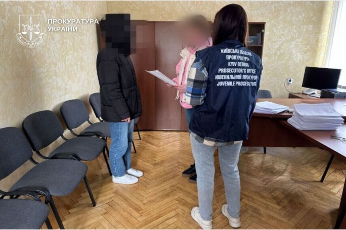 На Київщині судитимуть матір, яка допомагала співмешканцю ґвалтувати власну доньку