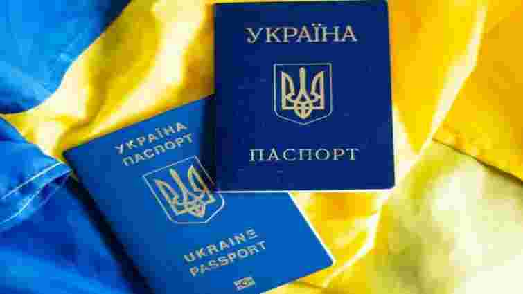 Верховна Рада зобов'язала заповнювати внутрішні паспорти лише державною мовою