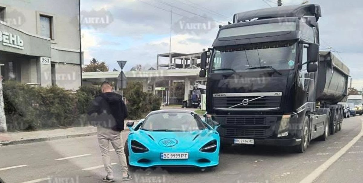 Львівський блогер на спорткарі McLaren за 300 тис. євро потрапив у ДТП з фурою