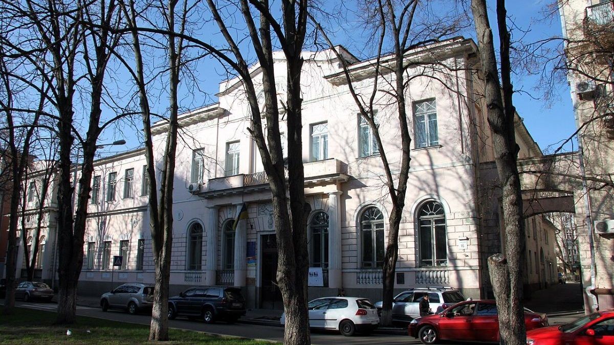 СБУ завадила російському агенту підпалити будівлю Інституту національної памʼяті у Києві