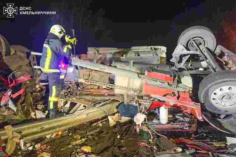 На Хмельниччині внаслідок перекидання вантажівки загинув водій з Одеси