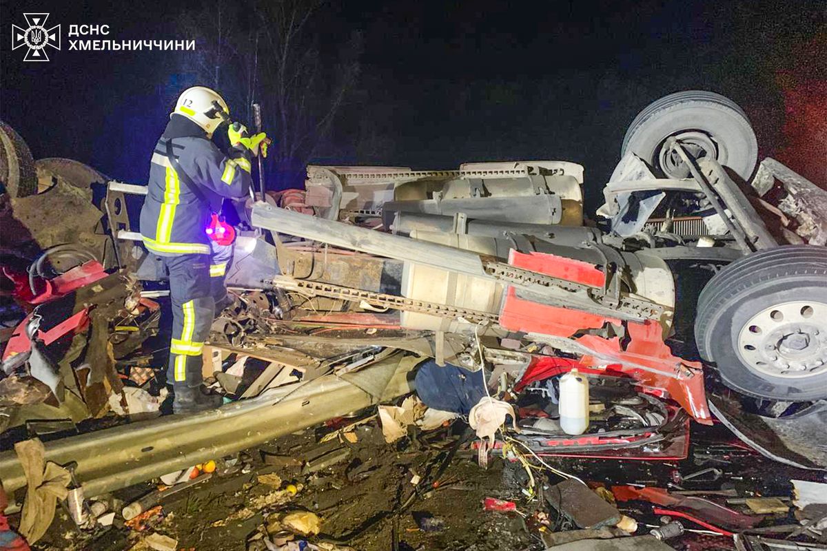 На Хмельниччині внаслідок перекидання вантажівки загинув водій з Одеси