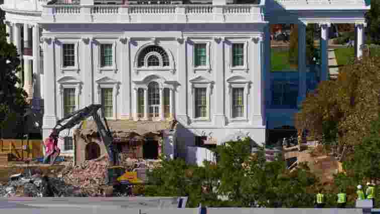 У Білому домі знесли східне крило задля нової бальної зали за 300 млн доларів