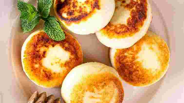 Не будуть розвалюватися: як правильно ідеально смачні сирники