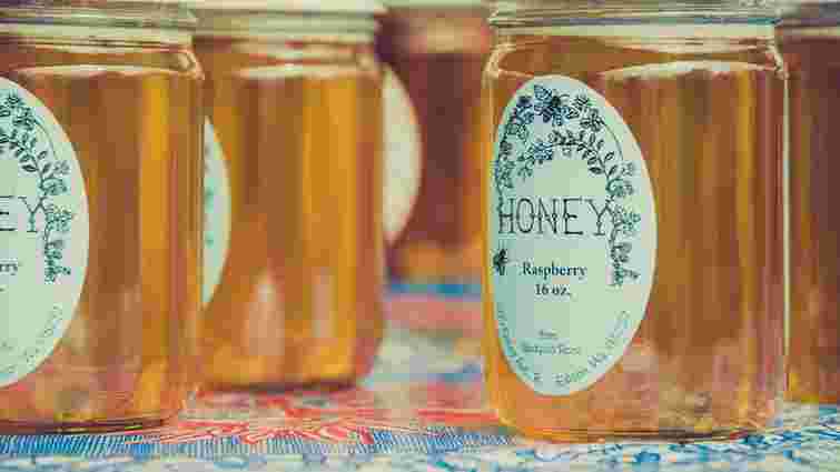 Тільки не в кухонних шафах: як зберігати мед, щоб він не втратив свої властивості
