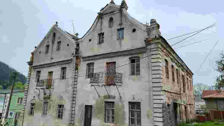 У Кременці відреставрують незвичний історичний будинок «Близнята»