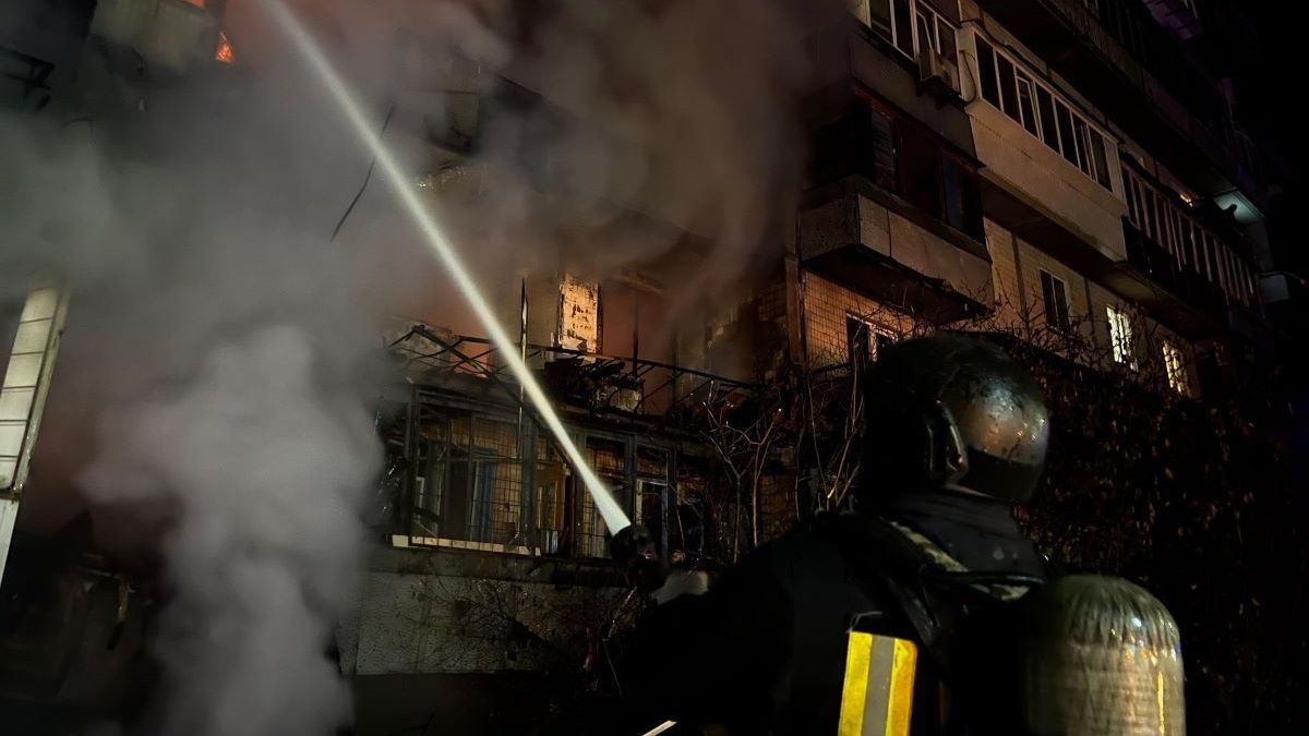 Росіяни другу ніч поспіль атакували Київ, під ударом опинилися багатоповерхівки