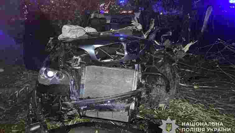 Кросовер BMW X5 злетів у кювет на Львівщині, один загиблий та четверо у реанімації