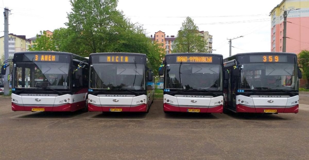 Через відсутність чоловіків мер Франківська закликав жінок працювати водійками автобусів