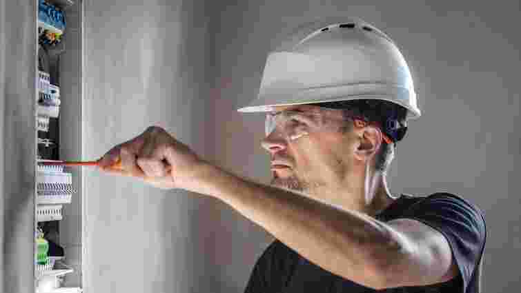 Попит на робітничі професії зростає: понад 60% випускників профтехів знайшли роботу