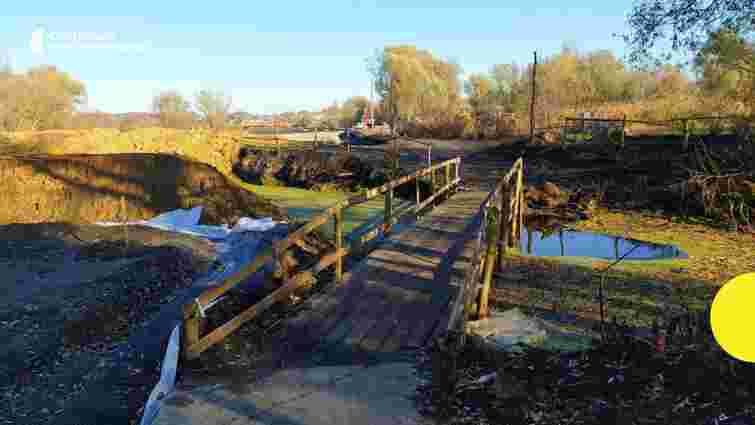 Хмельницькі активісти обурились станом недобудованого мосту за 31 млн грн через Південний Буг