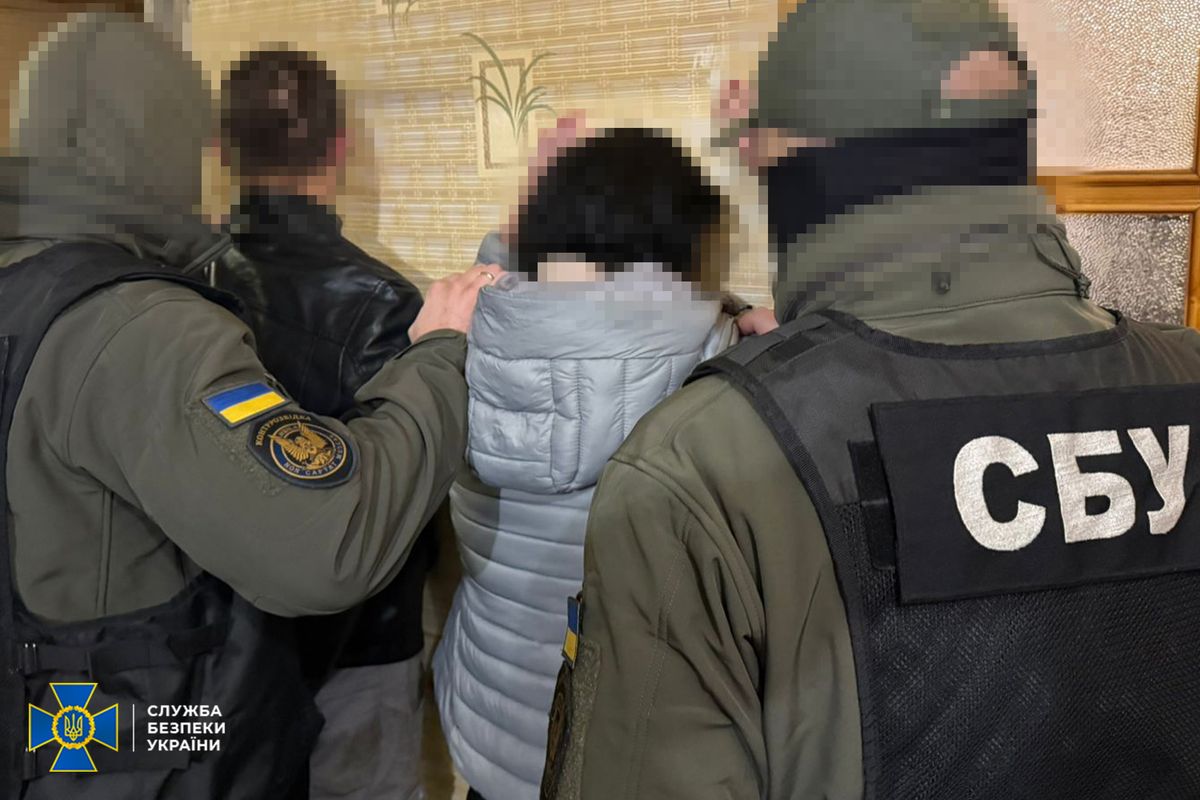 На Дніпропетровщині затримали дезертира зі співмешканкою за виробництво вибухівки для терактів