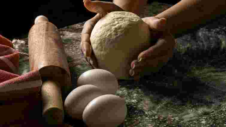 Навіщо додавати манку в дріжджове тісто і як правильно це зробити: незвичний лайфхак