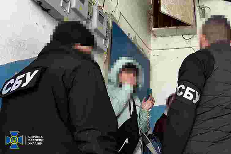 На Донеччині жінка під виглядом прибиральниці шпигувала за військовими у їхніх помешканнях