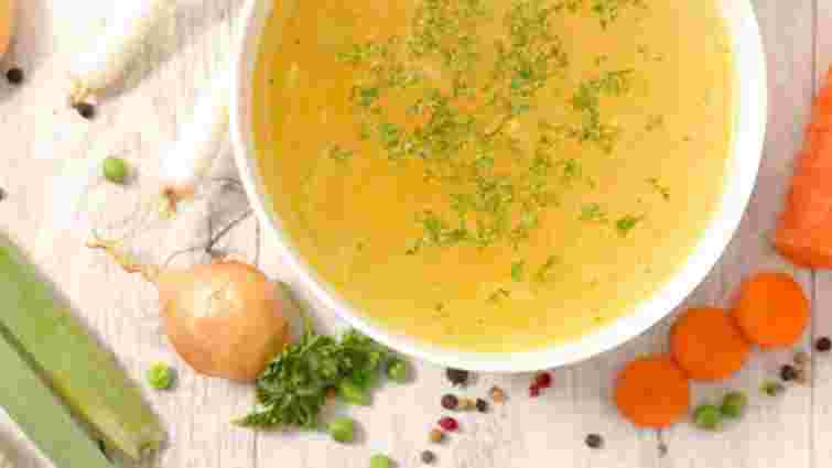 Прозорий, золотистий і неймовірно смачний: як приготувати ідеальний бульйон