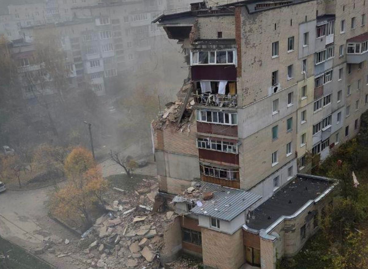У Хмельницькому через вибух газу пошкоджена багатоповерхівка