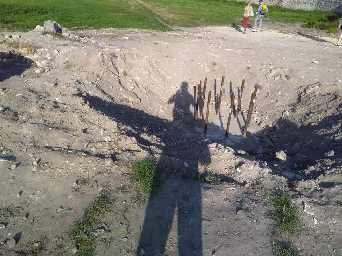 Екскерівник заповідника в Кременці уник покарання за встановлення флагштока на оборонних мурах