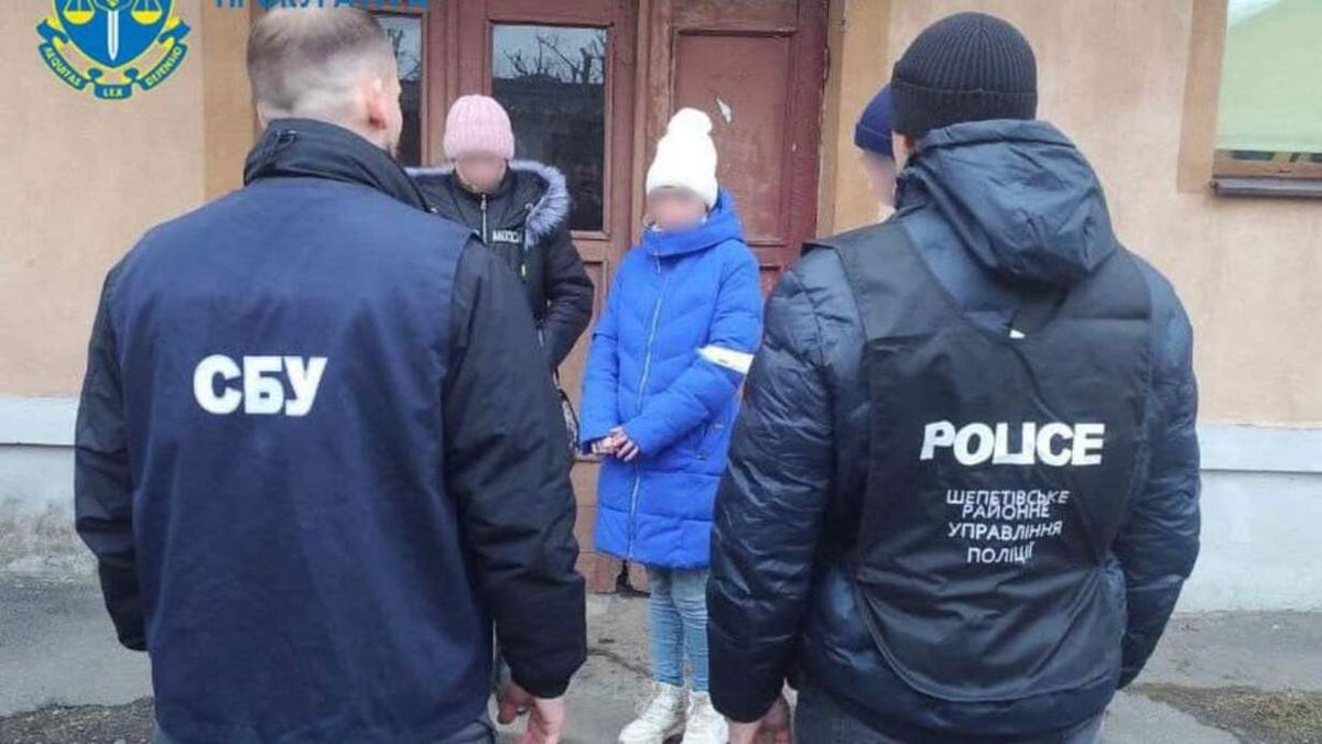 За підпал міськради на замовлення росіян мешканку Шепетівки увʼязнили на три роки