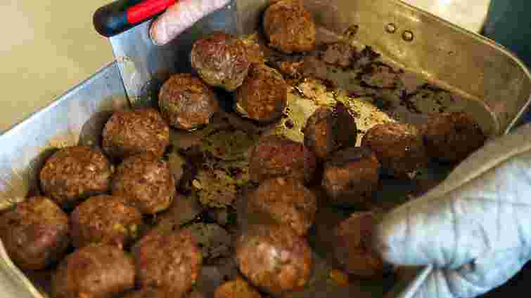 Не розваляться і не будуть жорсткими: скільки часу насправді треба готувати фрикадельки