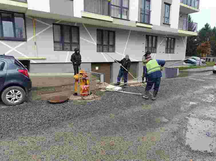 У Винниках усунули проблему витоку нечистот біля ЖК скандального забудовника