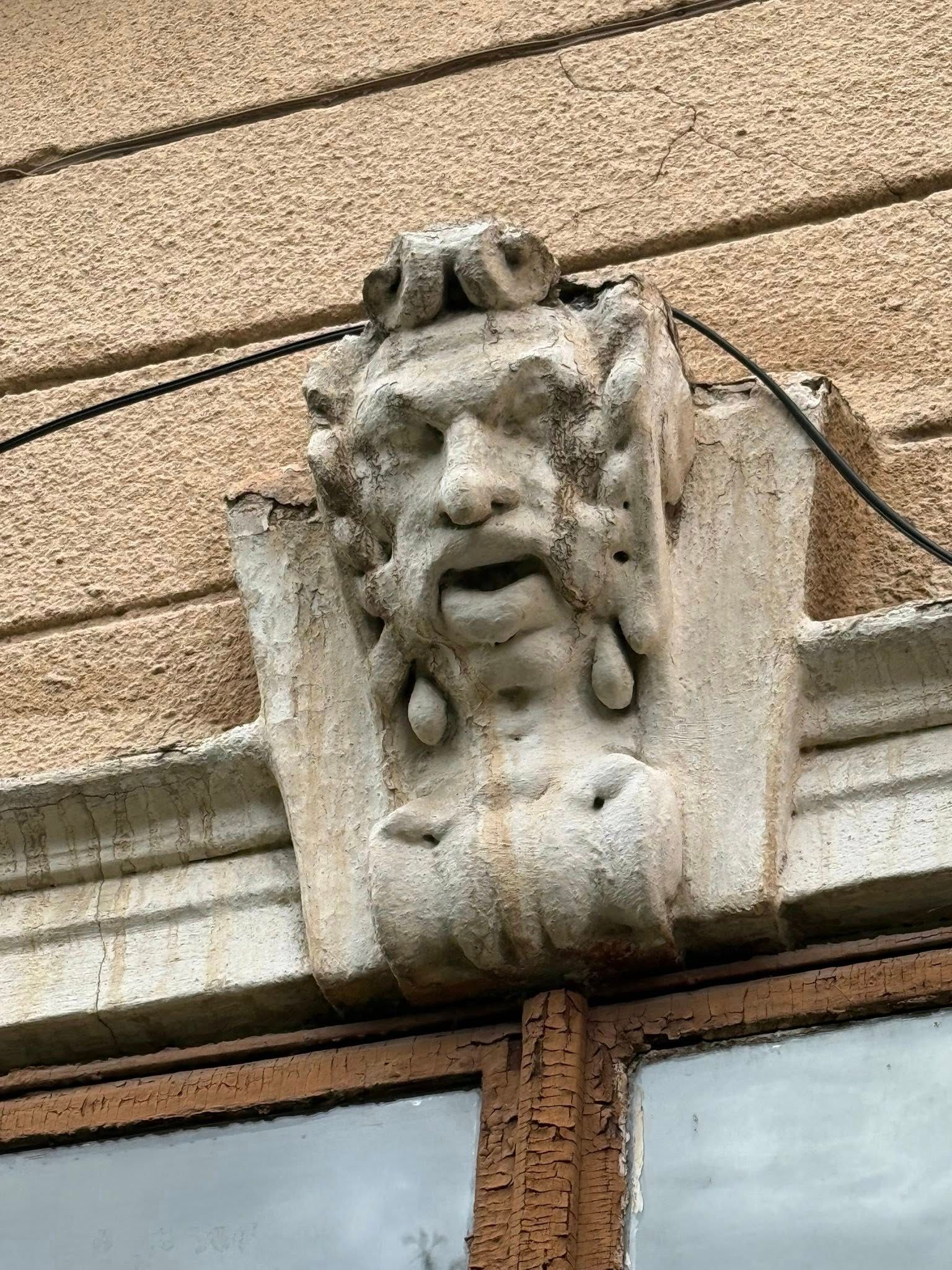 Маскарон з фасаду магістрату