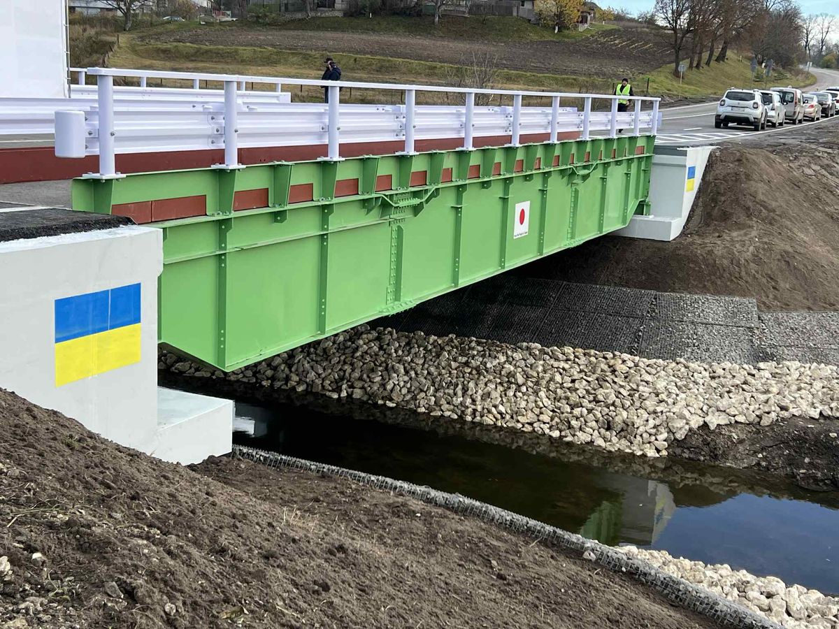 На Тернопільщині відкрили перший в Україні міст із японських модульних конструкцій