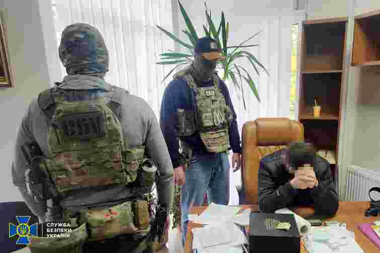 На Прикарпатті адвокат допомагав ухилянтам оформлювати фіктивні шлюби