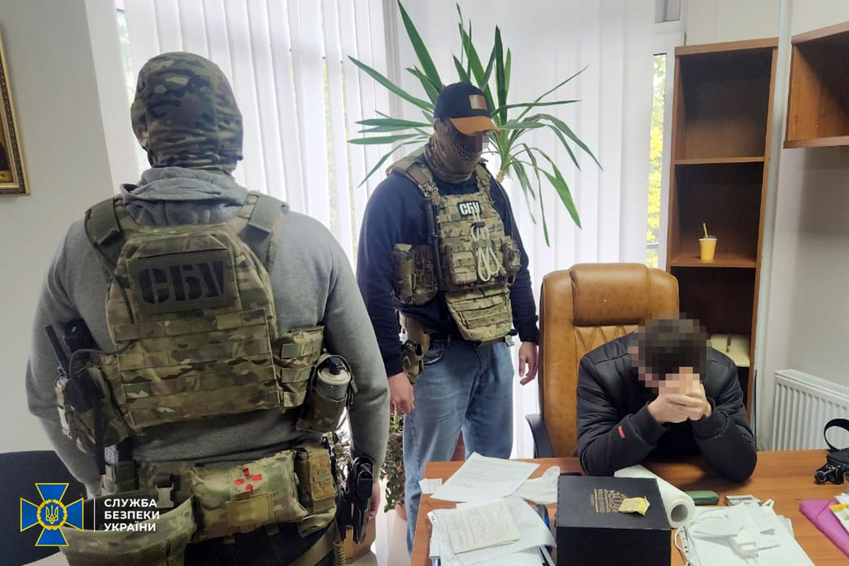 На Прикарпатті адвокат допомагав ухилянтам оформлювати фіктивні шлюби