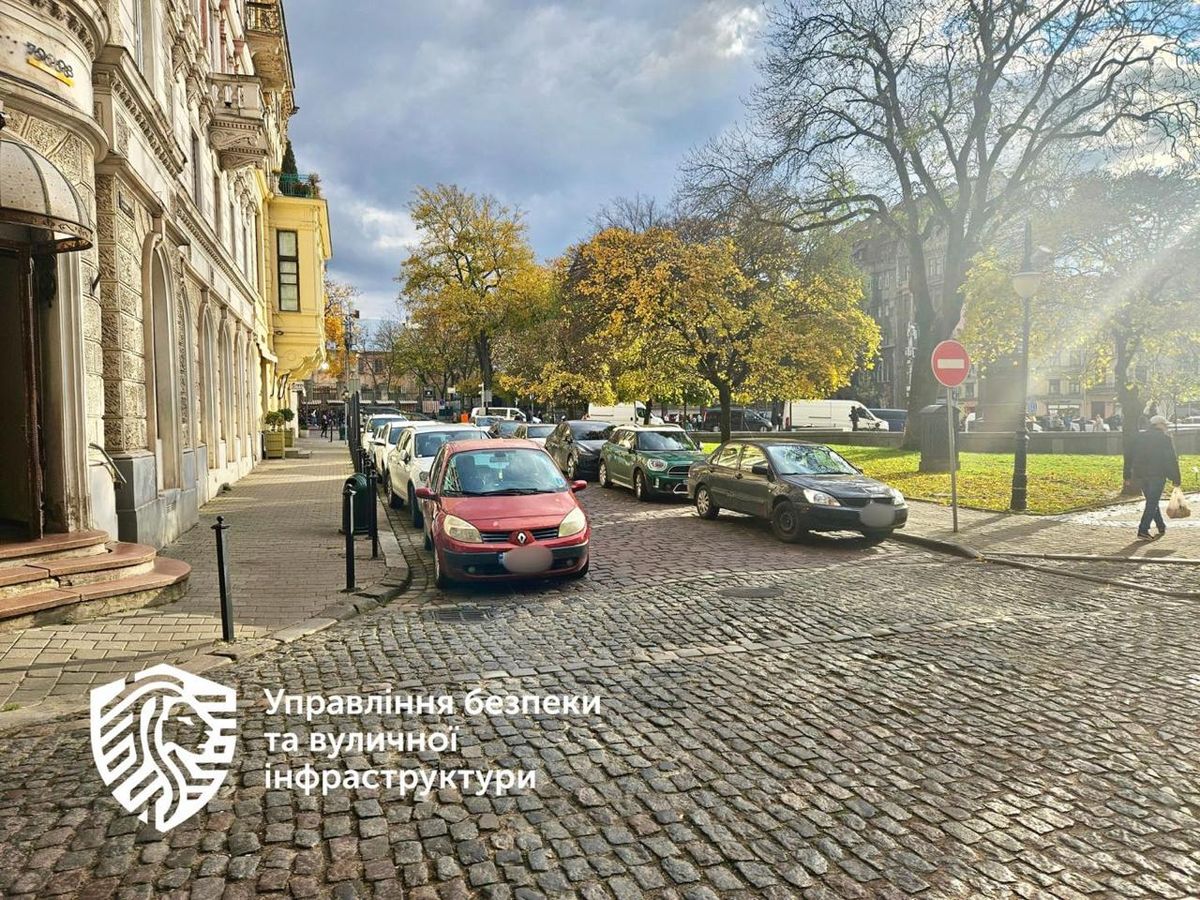 На вул. Валовій зафіксували майже 4000 порушень ПДР на платній парковці