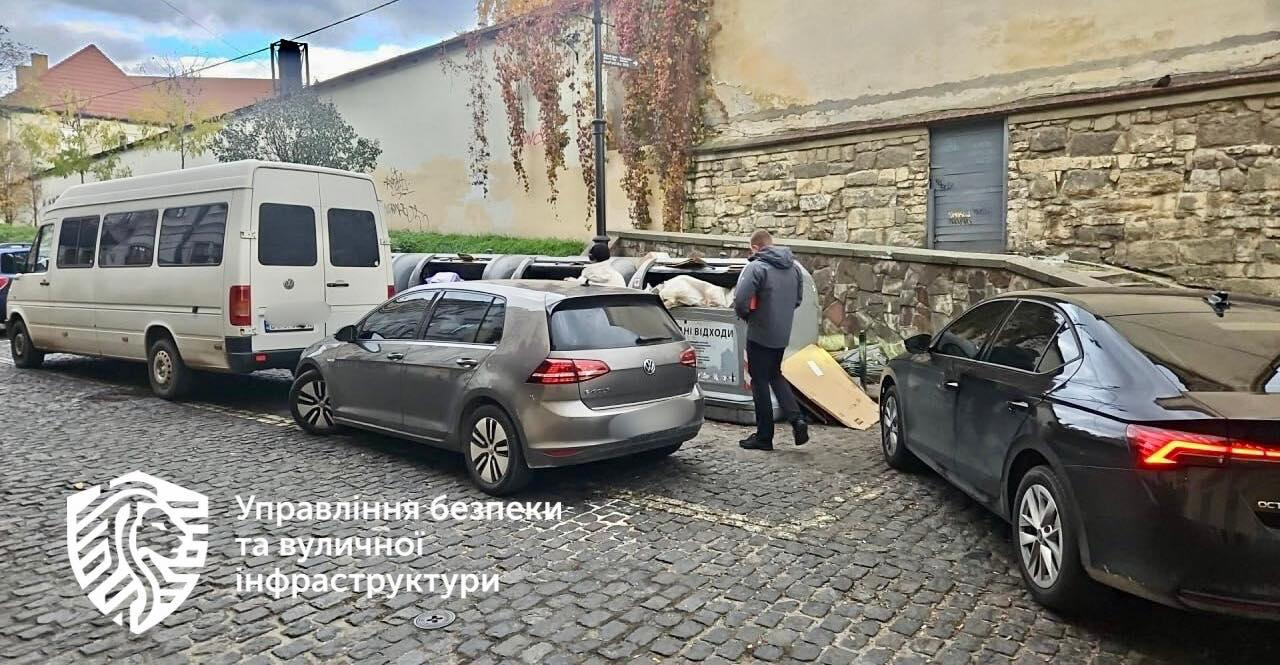 Порушення правил паркування біля сміттєвих баків