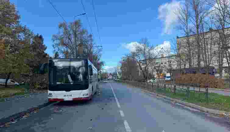 У Тернополі поліція шукає водія, через якого в маршрутці травмувалася пенсіонерка